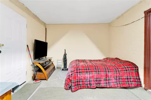 Bedroom - 21998 Biloxi Rd, Apple Valley, CA 92307 photo 2 of 7