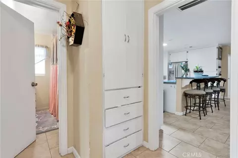 Entry Way - 21998 Biloxi Rd, Apple Valley, CA 92307 photo 3 of 4