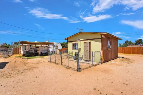 Exterior - 21998 Biloxi Rd, Apple Valley, CA 92307 photo 5 of 8