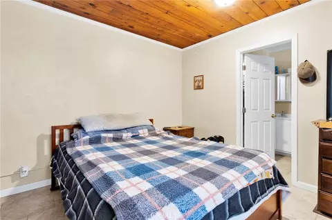 Bedroom - 21998 Biloxi Rd, Apple Valley, CA 92307 photo 1 of 7