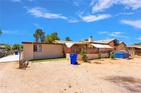Exterior - 21998 Biloxi Rd, Apple Valley, CA 92307 photo 7 of 8