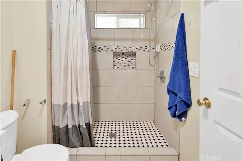 Bath - 21998 Biloxi Rd, Apple Valley, CA 92307 photo 2 of 6