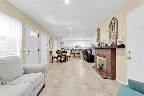 Entry Way - 21998 Biloxi Rd, Apple Valley, CA 92307 photo 2 of 4