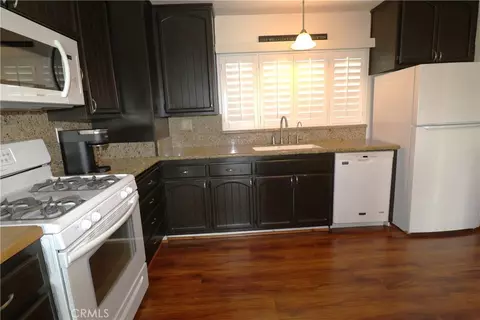 Kitchen - 233 Phlox Ave, Redlands, CA 92373 photo 3 of 7