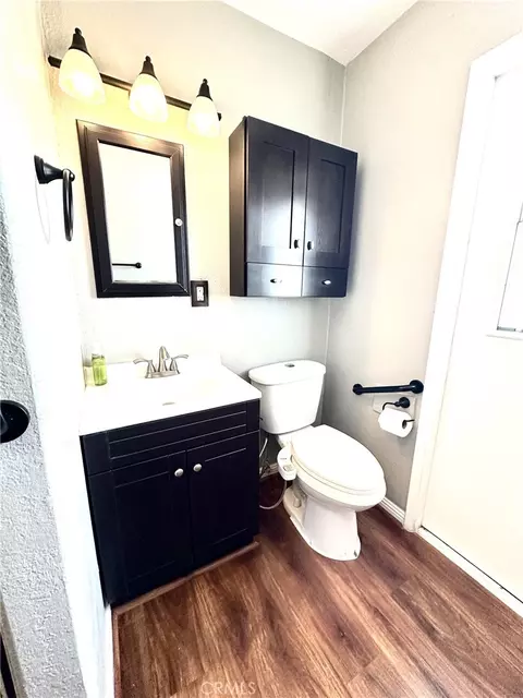 Bath - 233 Phlox Ave, Redlands, CA 92373 photo 6 of 6
