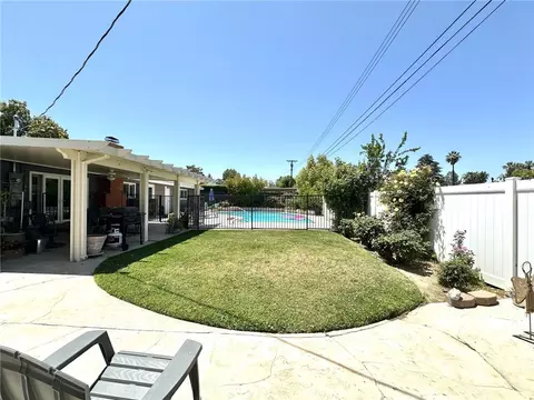 Exterior - 233 Phlox Ave, Redlands, CA 92373 photo 3 of 11