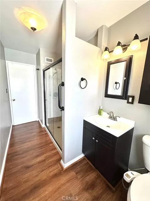 Bath - 233 Phlox Ave, Redlands, CA 92373 photo 5 of 6