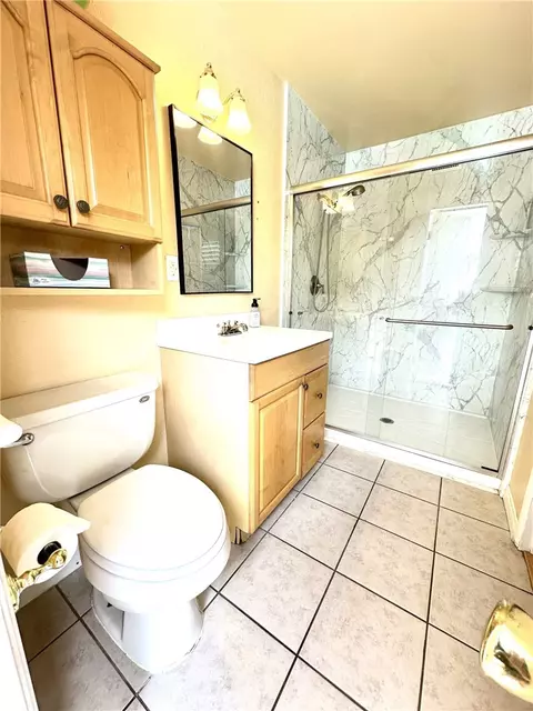 Bath - 233 Phlox Ave, Redlands, CA 92373 photo 1 of 6