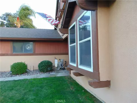 Exterior - 33763 Noreen, Yucaipa, CA 92399 photo 9 of 37