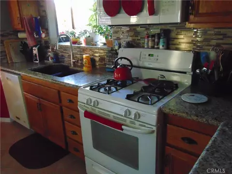 Kitchen - 33763 Noreen, Yucaipa, CA 92399 photo 2 of 5