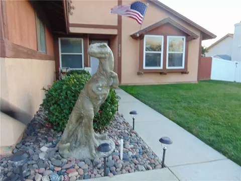 Exterior - 33763 Noreen, Yucaipa, CA 92399 photo 6 of 37