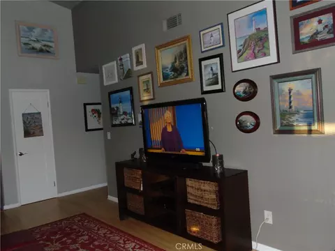 Living - 33763 Noreen, Yucaipa, CA 92399 photo 5 of 6
