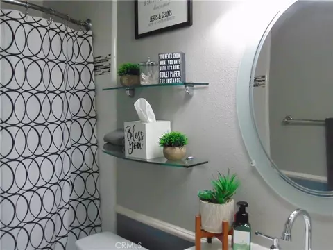 Bath - 33763 Noreen, Yucaipa, CA 92399 photo 2 of 10