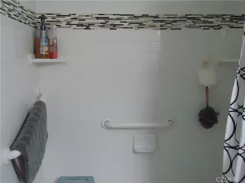 Bath - 33763 Noreen, Yucaipa, CA 92399 photo 5 of 10
