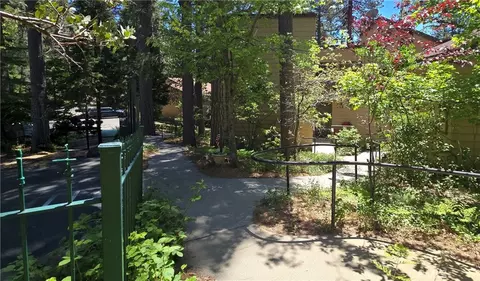 Exterior - 27821 Peninsula N #315, Lake Arrowhead, CA 92352 photo 2 of 5