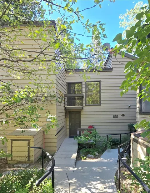27821 Peninsula N #315, Lake Arrowhead, CA 92352