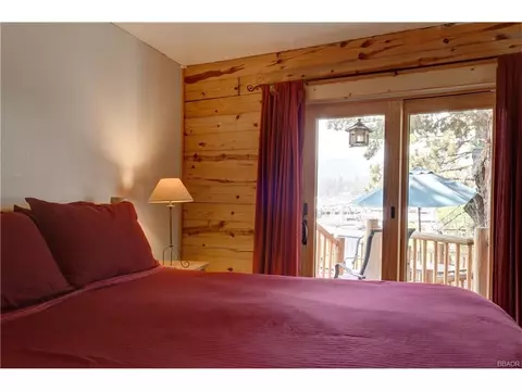 Bedroom - 39697 Lake Dr, Big Bear Lake, CA 92315 photo 6 of 7