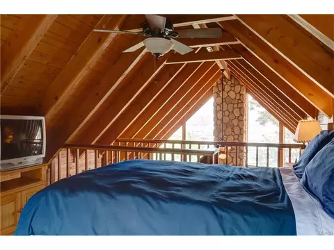 Bedroom - 39697 Lake Dr, Big Bear Lake, CA 92315 photo 2 of 7