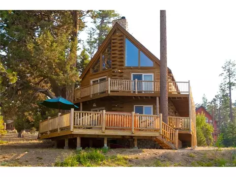 Exterior - 39697 Lake Dr, Big Bear Lake, CA 92315 photo 4 of 4