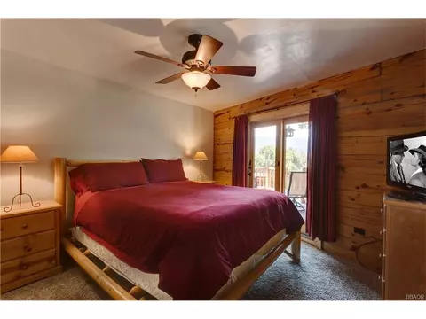 Bedroom - 39697 Lake Dr, Big Bear Lake, CA 92315 photo 5 of 7