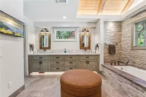 Bath - 27720 Hamiltair Dr, Lake Arrowhead, CA 92352 photo 3 of 8