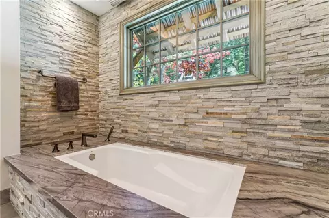 Bath - 27720 Hamiltair Dr, Lake Arrowhead, CA 92352 photo 5 of 8