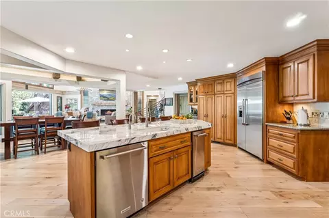 Kitchen - 27720 Hamiltair Dr, Lake Arrowhead, CA 92352 photo 6 of 7