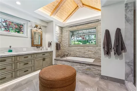 Bath - 27720 Hamiltair Dr, Lake Arrowhead, CA 92352 photo 2 of 8