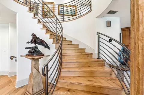 Entry Way - 27720 Hamiltair Dr, Lake Arrowhead, CA 92352 photo 6 of 10