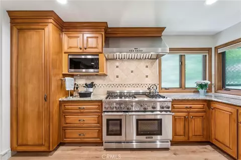 Kitchen - 27720 Hamiltair Dr, Lake Arrowhead, CA 92352 photo 4 of 7