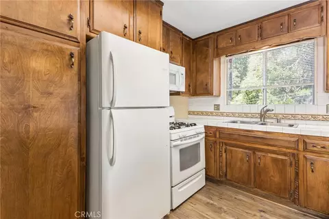 Kitchen - 24379 Horst, Crestline, CA 92325 photo 3 of 4