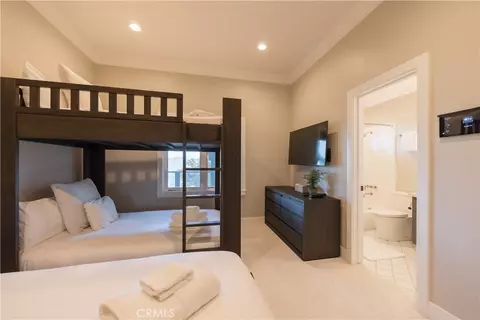 Bedroom - 27417 Matterhorn, Lake Arrowhead, CA 92352 photo 8 of 9