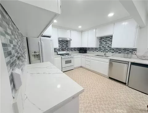 Kitchen - 295 Spruce, Crestline, CA 92325 photo 1 of 2