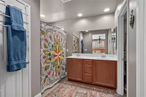 Bath - 33942 Telstar Rd, Yucaipa, CA 92399 photo 2 of 3