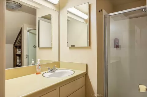 Bath - 807 Grass Vly, Lake Arrowhead, CA 92352 photo 3 of 3