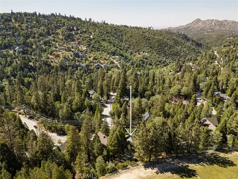 View/Area - 807 Grass Vly, Lake Arrowhead, CA 92352 photo 1 of 3