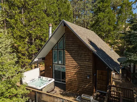 Exterior - 807 Grass Vly, Lake Arrowhead, CA 92352 photo 2 of 8