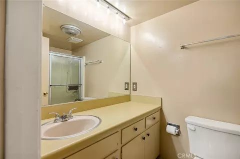 Bath - 807 Grass Vly, Lake Arrowhead, CA 92352 photo 1 of 3