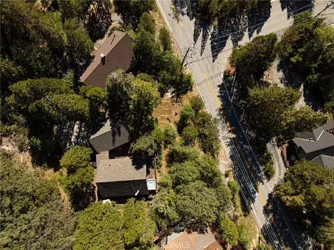 View/Area - 807 Grass Vly, Lake Arrowhead, CA 92352 photo 2 of 3