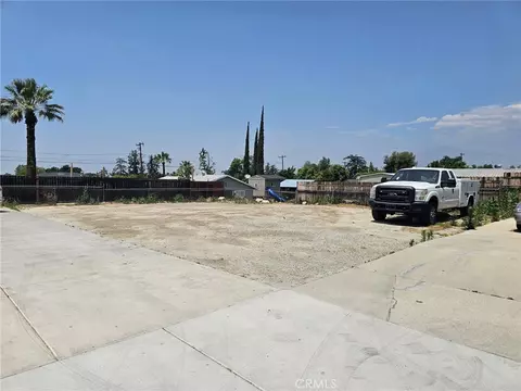 1381 Malachite, Mentone, CA 92359 photo 8