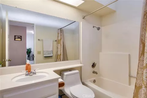 Bath - 29 Hubbard Ct, Redlands, CA 92374 photo 2 of 2