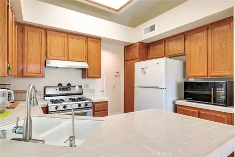 Kitchen - 29 Hubbard Ct, Redlands, CA 92374 photo 2 of 3