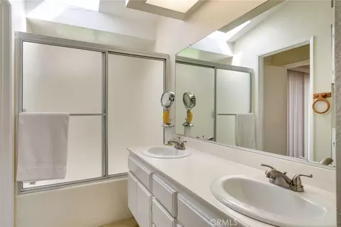 Bath - 29 Hubbard Ct, Redlands, CA 92374 photo 1 of 2