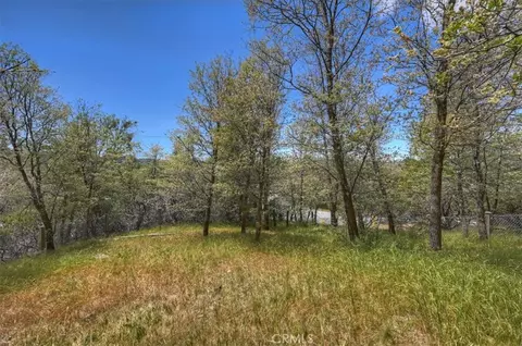 Exterior - 28669 Teton Ln, Lake Arrowhead, CA 92352 photo 10 of 12