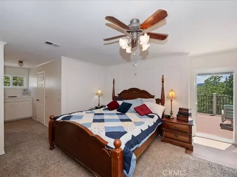Bedroom - 28669 Teton Ln, Lake Arrowhead, CA 92352 photo 8 of 10