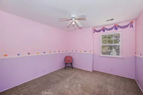 Bedroom - 28669 Teton Ln, Lake Arrowhead, CA 92352 photo 6 of 10