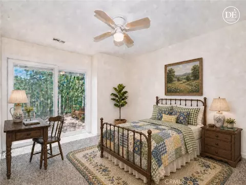 Bedroom - 28669 Teton Ln, Lake Arrowhead, CA 92352 photo 4 of 10