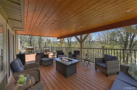 Exterior - 28669 Teton Ln, Lake Arrowhead, CA 92352 photo 7 of 12
