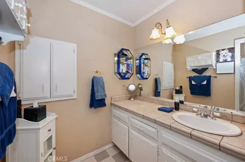 Bath - 28669 Teton Ln, Lake Arrowhead, CA 92352 photo 3 of 3