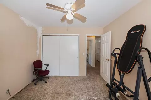 Bedroom - 28669 Teton Ln, Lake Arrowhead, CA 92352 photo 5 of 10